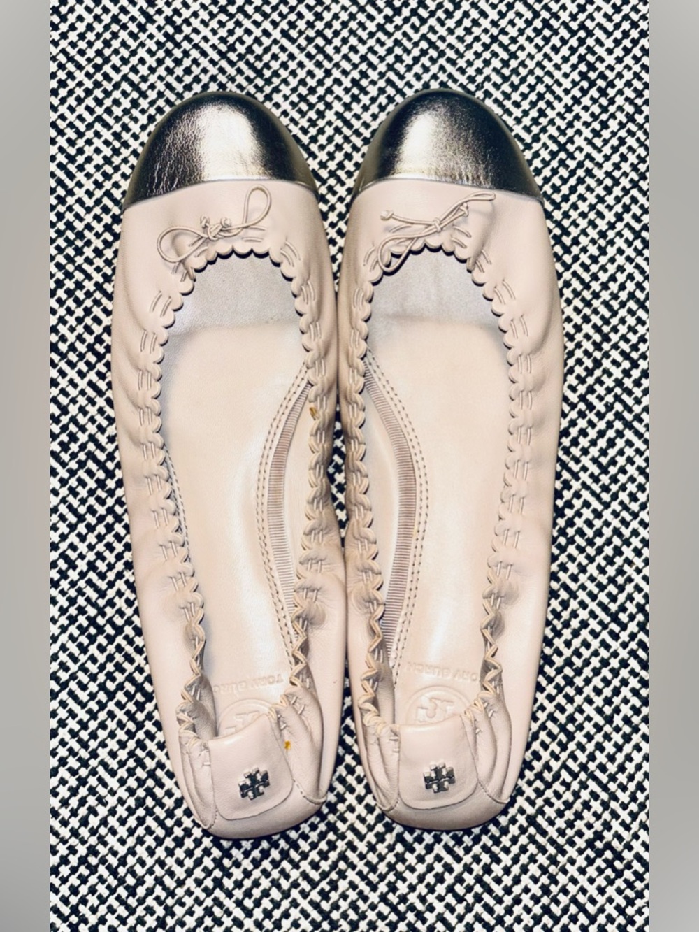 Tory Burch Simone Scalloped Leather Ballet Flats 
Size 9 1/2, Balletcore